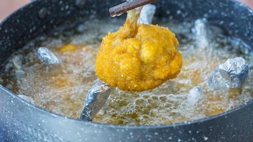  至少|最受欢迎的鸡翅做法，一口嫩滑一口酥香，至少两碗米饭打底，收藏