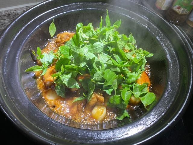 大人|砂锅三杯鸡这样做,大人孩子都爱吃!