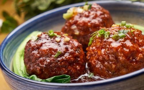 狮子头|厨艺进阶版来啦！红烧狮子头，年节宴席上的大菜，挑战高阶家常菜