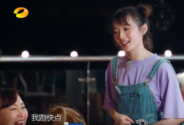  李浩菲|客人吐槽上菜慢，看看赵丽颖的回复方式，再看看李浩菲的，差距好大