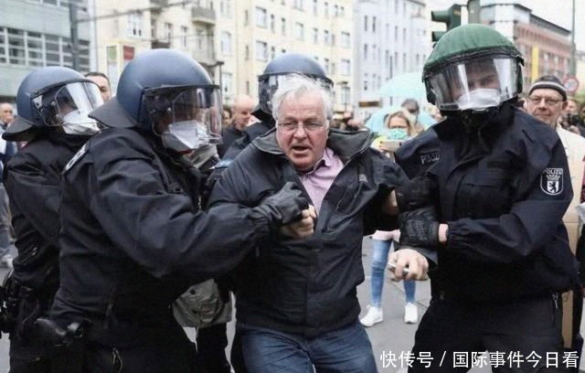 政府|300人被捕！政府抗疫不力，数万示威者直接包围国会大厦