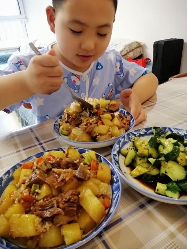  懒人|中午吃饭了没，我今天做了懒人饭