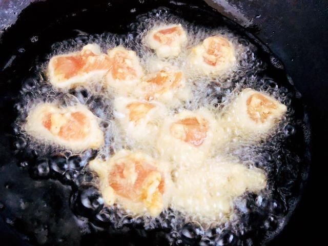  酥脆|炸鸡块怎么腌制？自己在家做出外皮酥脆，鸡肉鲜嫩不腥的蒜香鸡块