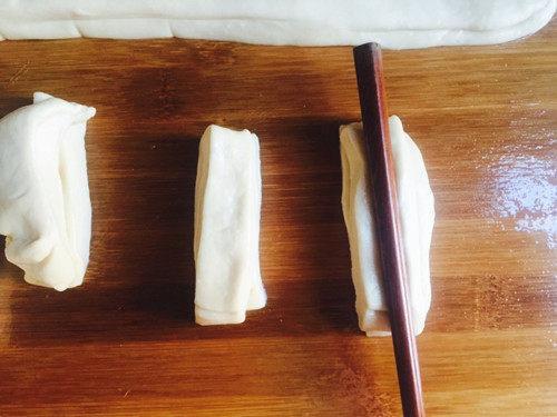 不用|1碗面粉,2鸡蛋,不用泡打粉,教你健康小油条,蓬松酥脆,好吃