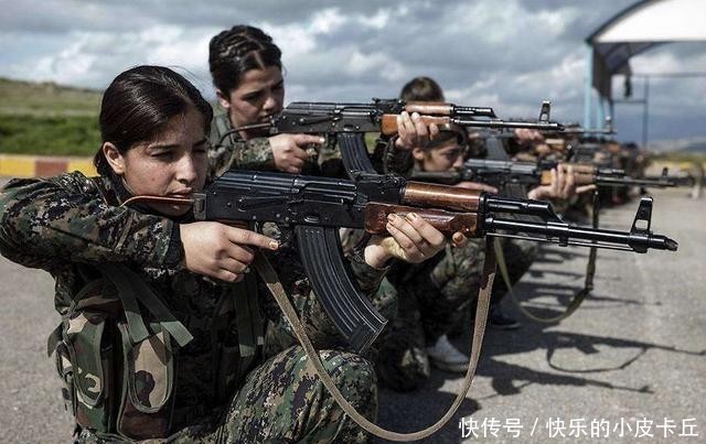 亚美尼亚|肩扛火箭筒手持机关枪 战火中的亚美尼亚女兵 可敬还是可怜呢?