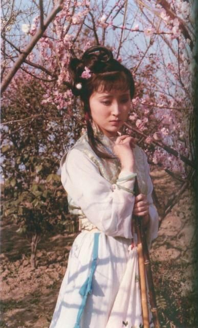  红楼梦|她经历两段婚姻，不幸患癌后弃上亿资产剃度出家，一生都像林黛玉