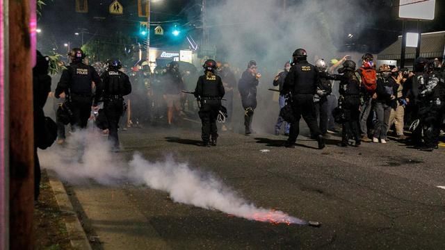  黑人以及其他|波特兰传来激烈枪声，部分美军士兵选择倒戈，白宫：最黑暗的一天