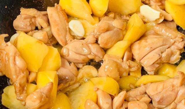  制作|家庭煮夫的日常 家庭版大盘鸡焖面 制作简单 美味健康