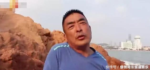 小女孩|大浪1小时卷走4个人!穿救生圈小男孩死死拽住身边的小女孩……