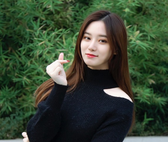 林君怡|未能成团演艺之路依然继续:徐艺洋录制新歌,林君怡资源变多