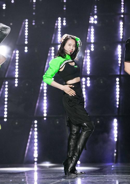  热舞|宋茜穿紧身包臀裙热舞，魅力四射曲线曼妙，“姐姐kill”太强了！