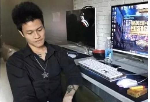  如今|他是11岁的“非主流”创始人，带着妻儿开设理发店，如今怎么样？