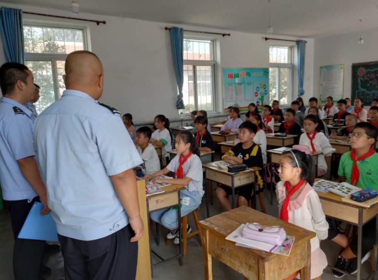 民警|开学第一课 迁西民警走进校园送安全