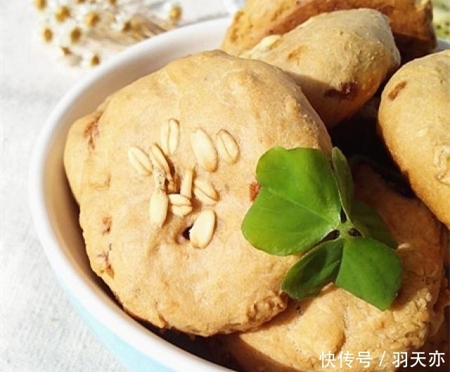 燕麦|用燕麦代替三分之一的面粉,用红糖代替糖,这些饼干既低脂又好吃