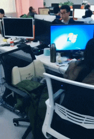 GIF|搞笑GIF：用跑步机往屋里运劈柴！想法不错！