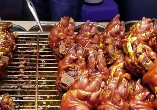 先卤|夜市烤猪蹄成女孩最爱!先卤后烤入味又软糯,满满胶原蛋白太诱人