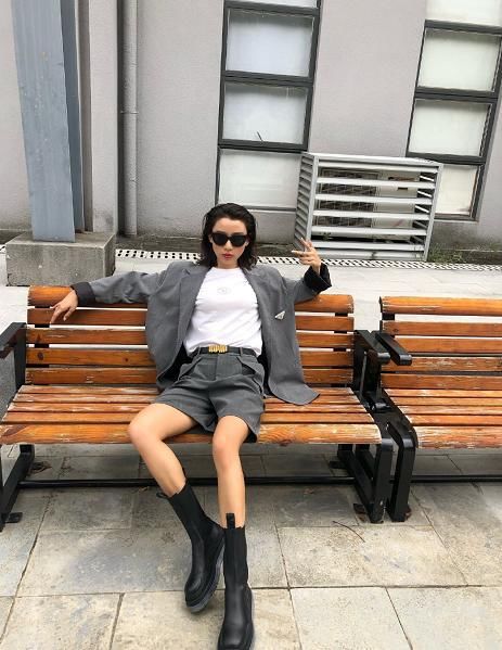 流行|马丁靴已经过时了，入秋后这3双鞋子正流行，舒适时髦又显腿长