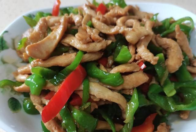  鲜嫩|鸡肉这样做，鲜嫩爽滑还下饭，比猪肉还好吃