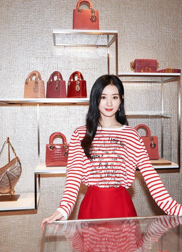  扒拉|赵丽颖扒拉菜被吐槽，筷子却穿过了碗，粉丝：被恶意剪辑了