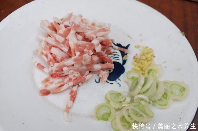 做法|秋天要多吃面条,教你个懒人做法,一锅两个人吃的精光,太香了