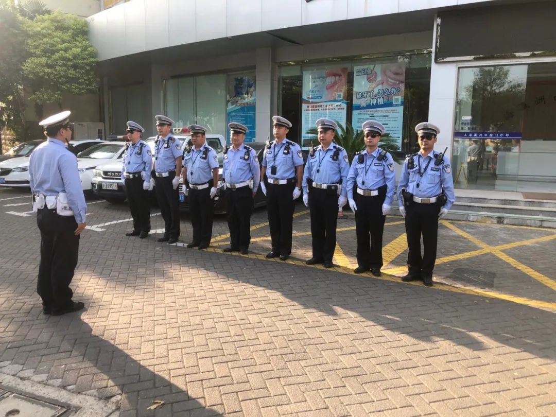 崇明|创城进行时丨崇明交警严查交通违法，提醒市民人人争做文明交通参与者