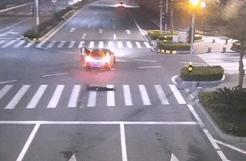 肇事司机|男子深夜醉卧马路遭车碾压身亡!女司机赔偿百万