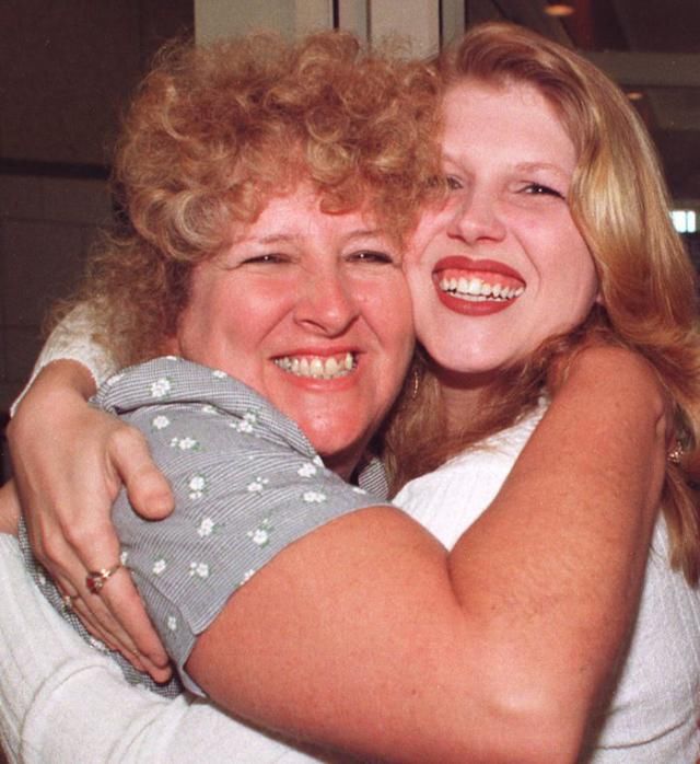 小费|女服务员收到一张彩票当小费竟中了7000万，之后她却麻烦不断