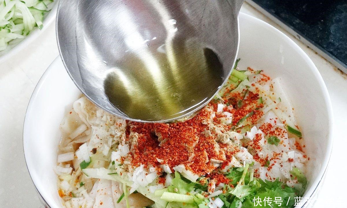 炸酱面|中国最具代表的5碗面,本地人超级爱吃,外国人理解不了