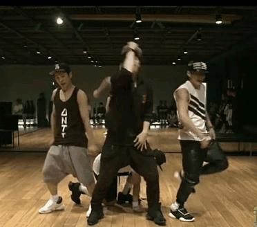  节目|14岁韩国学舞，17岁出道，22岁爆红的王一博，运气真的好吗？