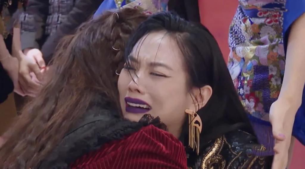  淘汰|万茜险滑倒、金莎扇子掉、宁静也失误，姐姐状况频出孟佳却被淘汰