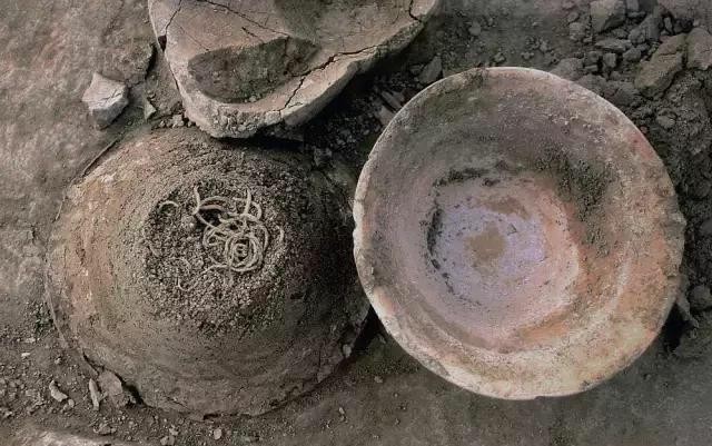 口粮|在2000年前出门在外的军粮“锅盔”,即是口粮又是身上的铠甲