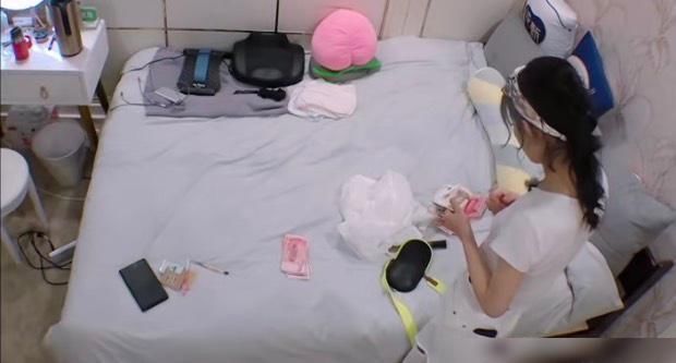 床上|中餐厅赵丽颖东西杂乱已成过去式,不敢相信如今这东西也往床上放