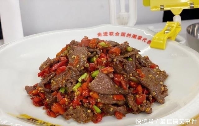 大厨|赵丽颖变身“新晋大厨”?本周五晚10点来《中餐厅4》找找答案