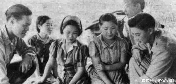 人性|抗战照片：日本鬼子慰安所爬窗偷看，日寇毫无人性给女性注射药剂