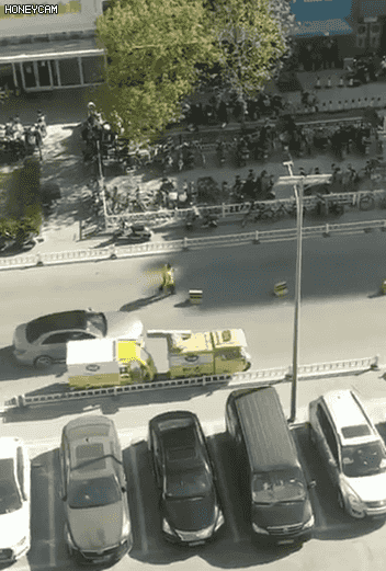 小哥|“阿sir骑我的车吧!”外卖小哥目击追捕犯人主动将车借给民警