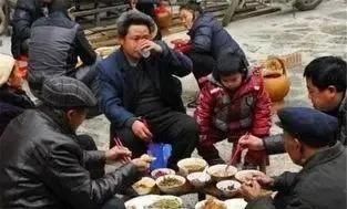 酒席|为什么有些农村人办酒席不愿去饭店,而是选择自家摆呢?