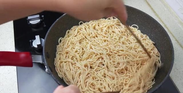  没吃过|面条这个做法火了！比炒面好吃10倍，很多人没吃过，赶紧行动起来