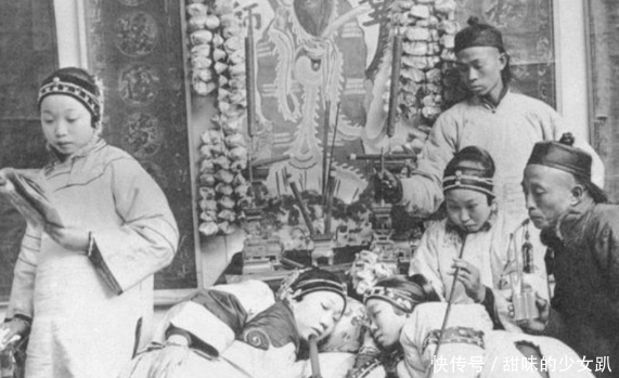 恩爱|罕见清末老照片:图2小妾被训得不敢说话,图5小夫妻相当恩爱!