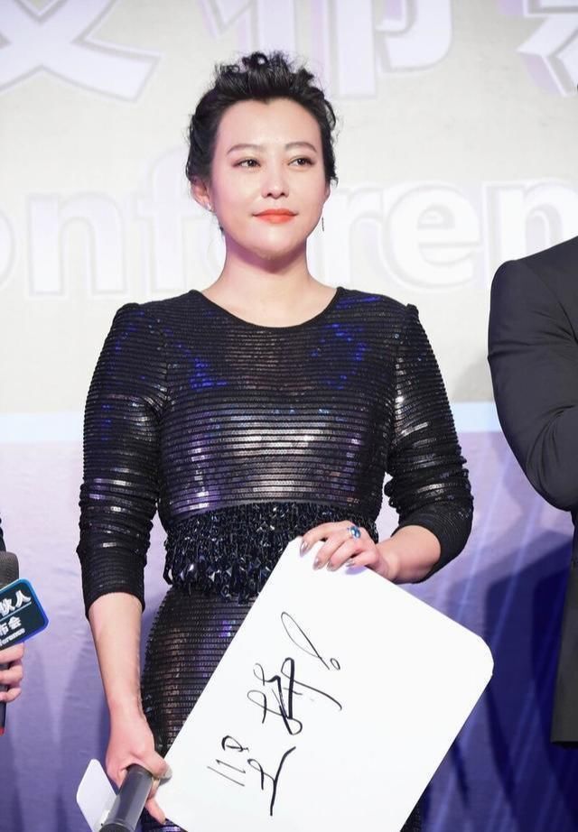 福态|41岁郝蕾胖到巅峰，穿紧身亮片长裙整个人太丰满，太有福态了