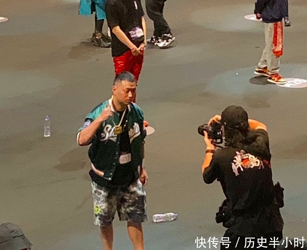  吴亦凡|《中国新说唱》海选，药水哥凭实力晋级，吴亦凡亲手发的链子