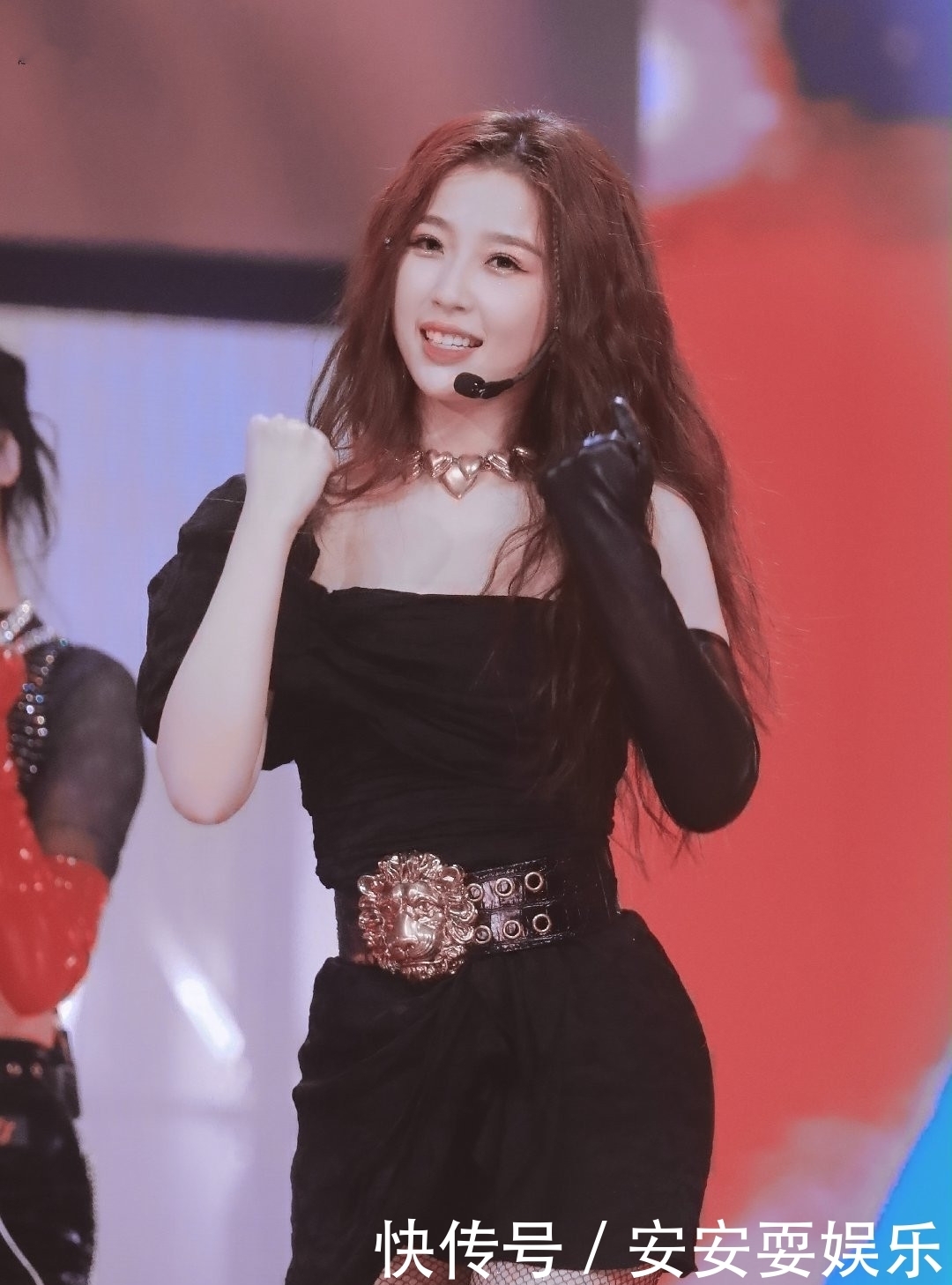  张艺凡|THE-9首秀仅喻言开麦，收视胜《创3》舞台，希林张艺凡颜值惹争议