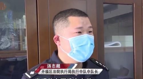 豪宅|男子借20万6年不还，名下没有1分存款，却开着百万豪车