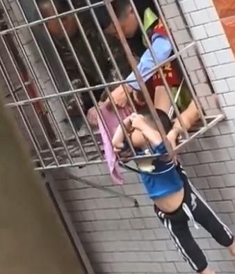浑身|女儿独自在家浑身“血”，妈妈回家后腿软，仔细一看哭笑不得