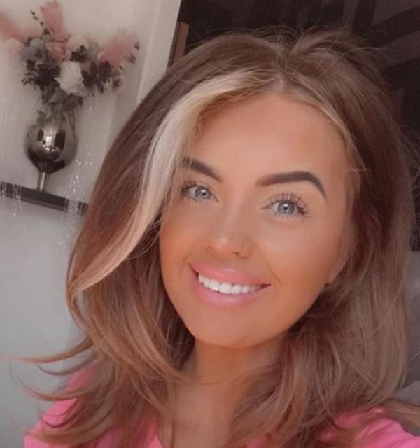 约合人民币|姑娘中910万大奖，曾开年薪55万征男友1万人抢着报名，7年后晒照纪念