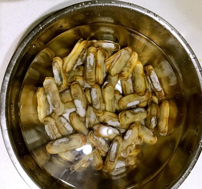  寒凉|蛏子寒凉吃错了伤脾胃，跟我学着做，不仅美味还养生，香辣咸香