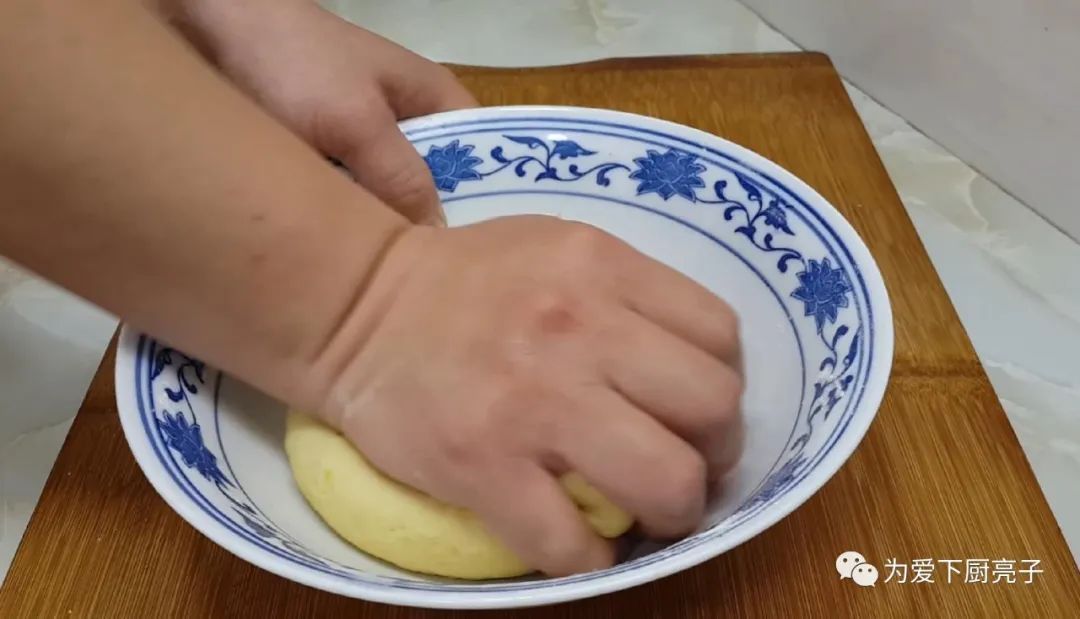简单|红薯这么做太香了,加1碗面粉,个个松软香甜,出锅孩子们全抢光