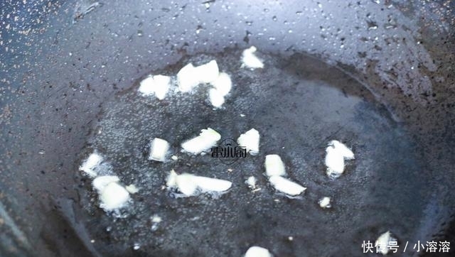  正好|这个菜含钙极高，儿童多吃对长牙很有帮助，现在吃正好！