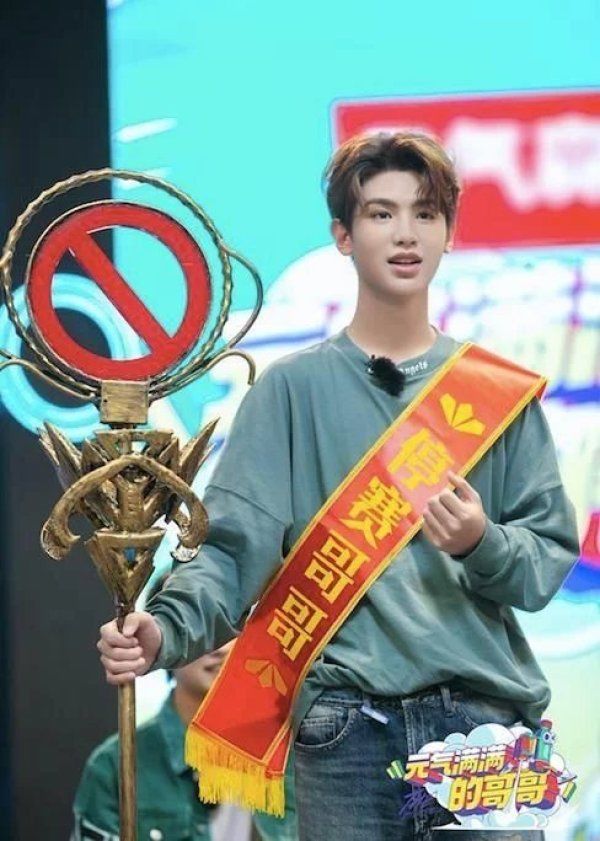  重返|让杨洋重返真人秀的《元气满满的哥哥》，这期去冰雪世界捉迷藏了