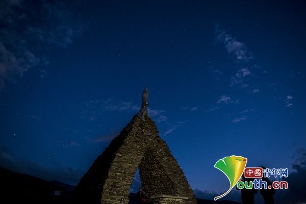  内华达|西班牙迎来英仙座流星雨 游客登上内华达山脉观看