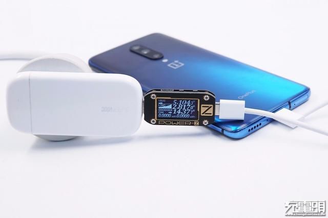  功率为8|小饼干能给什么设备用？OPPO 50W 超闪饼干充电器兼容性评测